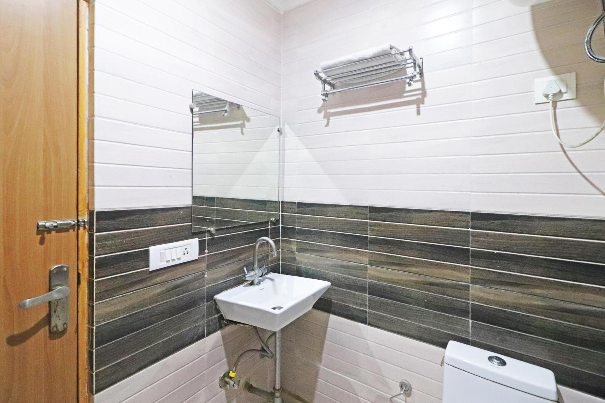 Hotel Trendy Residency - Couple Friendly Hotel Nové Dillí Exteriér fotografie